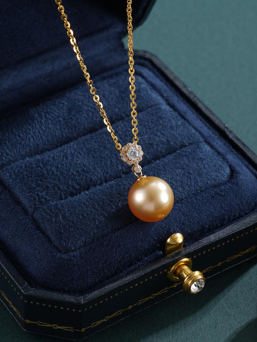 子佩集【光华蕴秀】G18K珍珠惜王妃吊坠【P210145】10.7mm珠海水珠金色星点花朵镀金（不含链）2601 商品图5