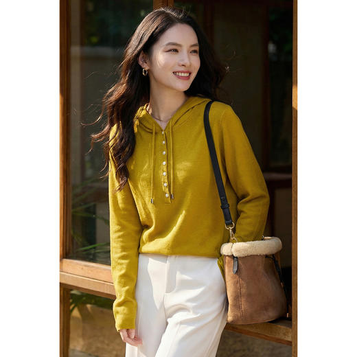 柔润绒感连帽针织衫 复合羊毛混纺 贴合身形却不紧绷 久穿不松垮 贴肤穿软乎不扎 米思阳2026春季新款连帽抽绳慵懒休闲长袖上衣女1846 商品图2