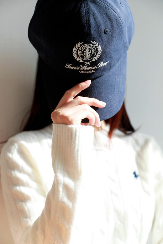 学院风棒球帽，出口韩国。千金感小标刺绣工艺软顶鸭舌帽E011560 商品图0