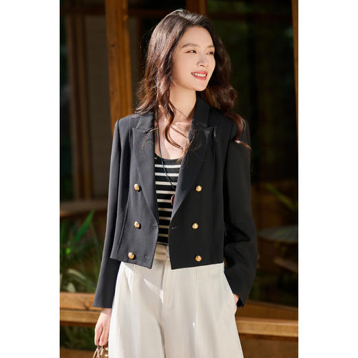 重磅进口三醋酸西装外套 黄金短款裁剪显高5cm 质感浮雕金扣 梨形身材&小个子适穿 米思阳2026春季新款双排扣短款西装外套女5907 商品图2