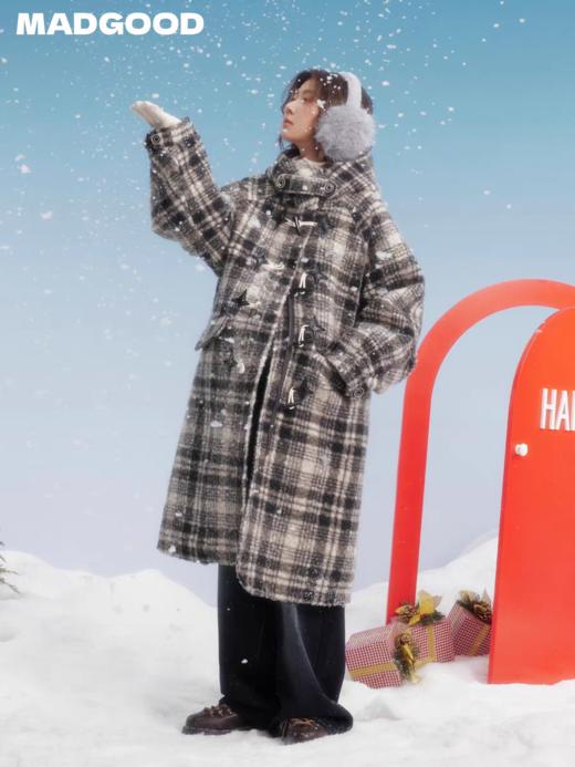 马得工地/MDGDWT141401/黑白圈圈呢牛角扣大衣 商品图0