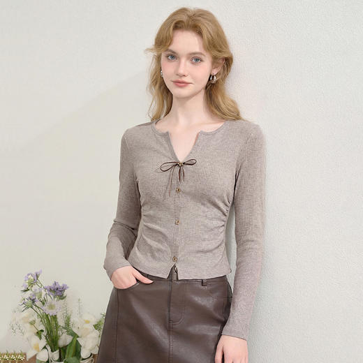 西遇蝴蝶结针织长袖T恤女2026年春季新款韩系v领修身内搭短款上衣E0060058 商品图2