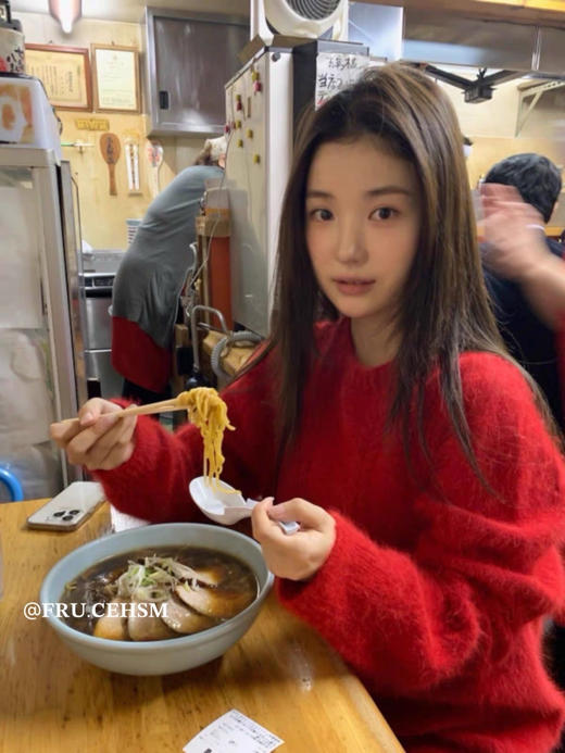 【安哥拉红极简圆领毛衣】新年“好运"氛围感，比一件外套还要抗风!超暖噢!做脸10次不如这抹车厘子红，新年穿它超应景~ 商品图4