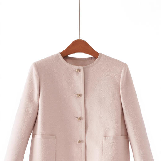 「自」全新升级【铂金会员358/天猫479/差价121】(11459)洛诗琳裸粉色小香风外套2026春季金属扣气质通勤羊毛短外套 商品图1