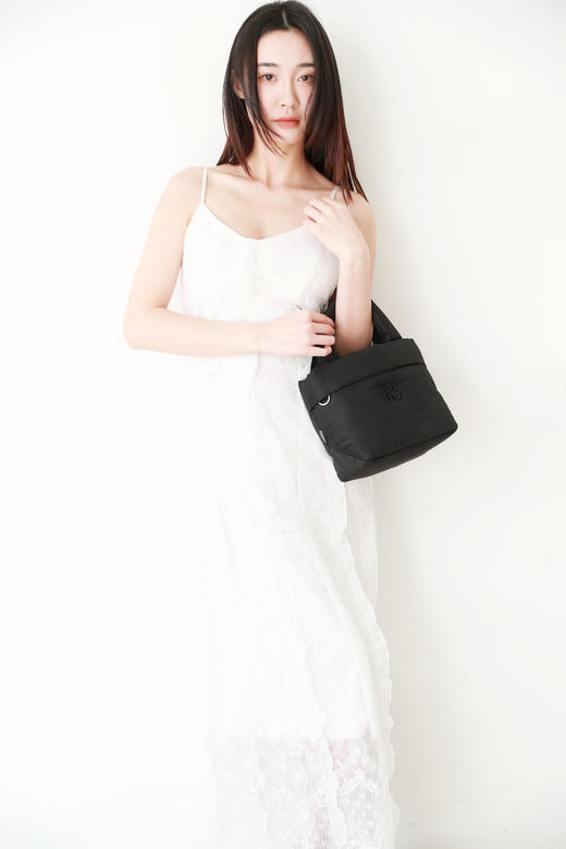 瑜伽手提单肩包，重工小标绣花。3L可调节肩带运动背包女E011588 商品图0