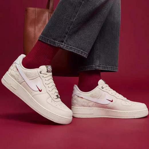 【品牌授权】 Nike Air Force 1 马年限定系列 潮人亲测必入新年战靴超超超有年味 吸睛 搭配任何穿搭都出彩 商品图1