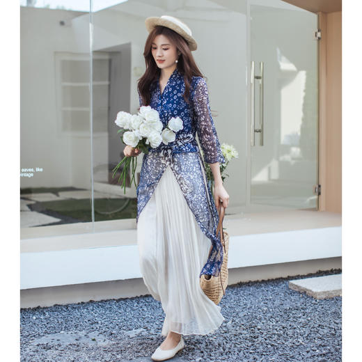 【林栖设计小店】【林栖推荐】2026年早春新品真丝蓝印花不规则飘片上衣N1961347 商品图3