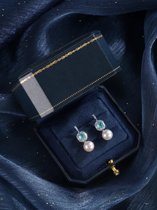 子佩集【优雅蓝调】银S925珍珠惜王妃耳钉【EM3061-XF】8.5mm珠蓝方块2601 商品图2