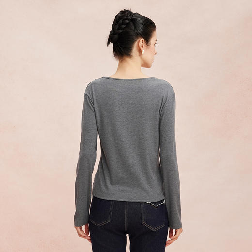 RE700斯尔丽2026新款春季长袖T恤简约百搭时尚可单穿可内搭字母T上衣 商品图5