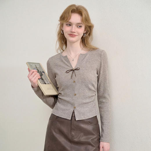 西遇蝴蝶结针织长袖T恤女2026年春季新款韩系v领修身内搭短款上衣E0060058 商品图4