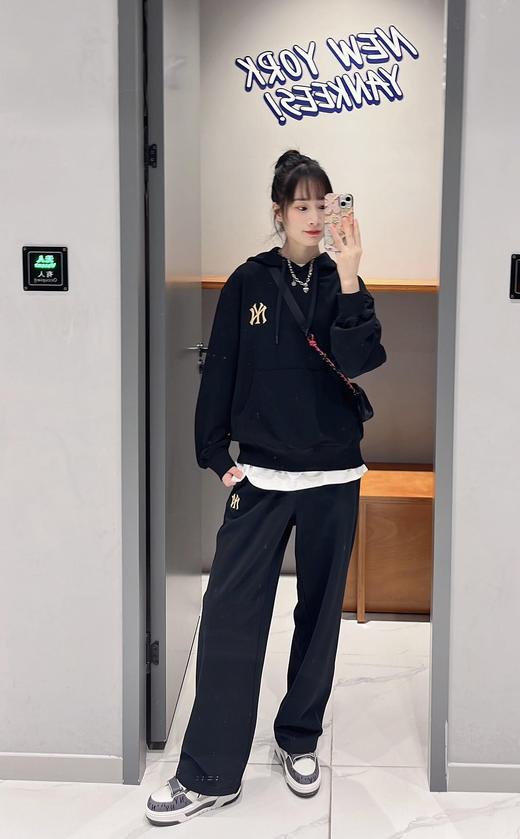 【MLB马年开运卫衣】圆领/连帽卫衣 26春季新款必须要拥有！男女同款 宽松版型 藏肉又减龄，连帽+袋鼠兜的经典设计， 自带“马到成功”buff！ 商品图5