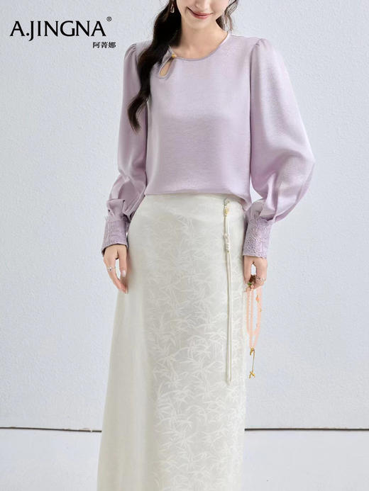 【温柔感缎面】阿菁娜春季新款温柔感缎面衬衫新中式镂空设计光泽面料显贵气 尽显内敛东方韵味F31C201003 商品图4