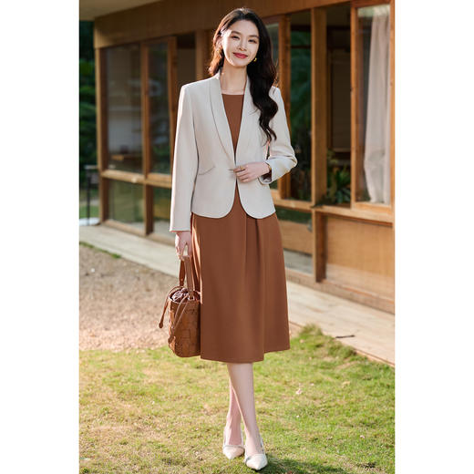 米思阳2026春季新款百搭极简无领小西装高级感职业通勤短外套+焦糖背心裙（单拍）5372/5371 商品图5