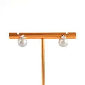 【天然正品】AU750白金镶钻镶天然近完美约8.6MM真多麻海水珍珠耳钉16.2*8.6*8.6MM（皆取最大值）311225NJM51特价：
980