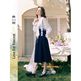 两三事梵高文艺光影梦境2026春季新款贴布刺绣不对称背带裙连衣裙