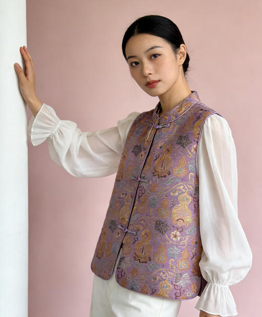【3-7天发货】新中式夹棉马甲 ， 高级感十足的吉祥花纹，让人一眼沦陷的东方高级感。（2.4停运，3月初恢复） 商品图5