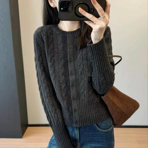 小禾2025秋冬新款！简约精致篙级蕾丝花边拼接炭黑色羊毛针织开衫外套 商品图2