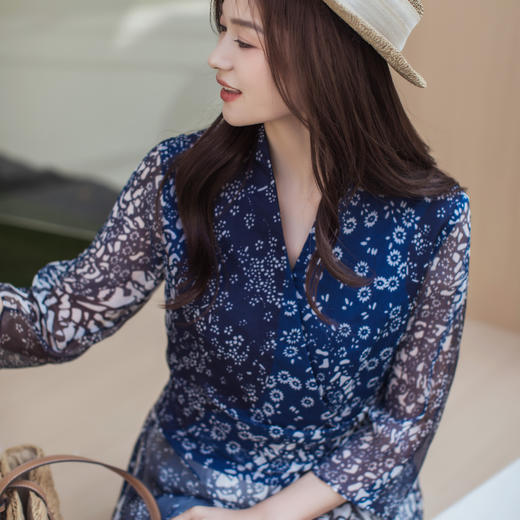 【林栖设计小店】【林栖推荐】2026年早春新品真丝蓝印花不规则飘片上衣N1961347 商品图8