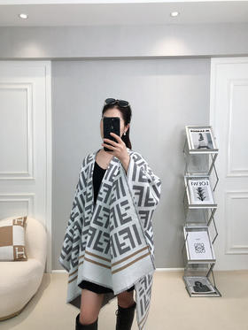 秋冬特惠💰170 芬迪围巾斗篷