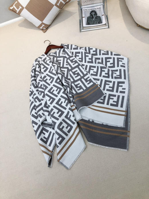 秋冬特惠💰170 芬迪围巾斗篷 商品图5