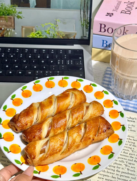 【还口以酥皮烤肠卷，😋一口满足你对点心与肉食的双重渴望】✅真材实料：70%黑猪肉含量，精选猪后腿肉🍗✅匠心工艺：24层手工开酥，安佳黄油制作 商品图3