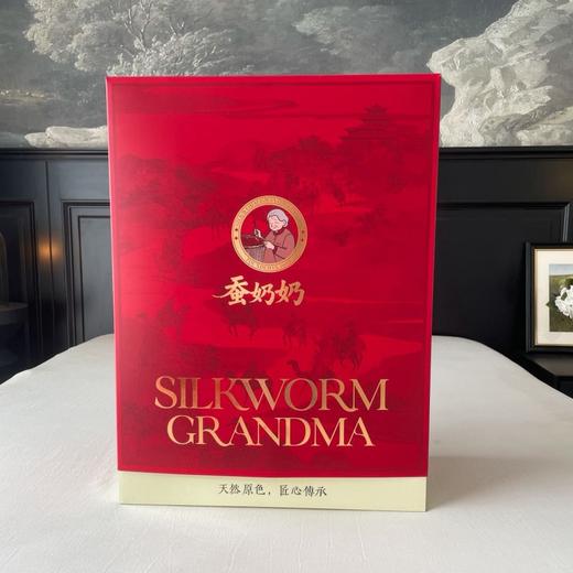 【果壳抽检填充物100%柞蚕丝】蚕奶奶蚕丝被东北寒带有机柞蚕丝 珠光蝶影系列精致礼盒 尺寸200*230 商品图5