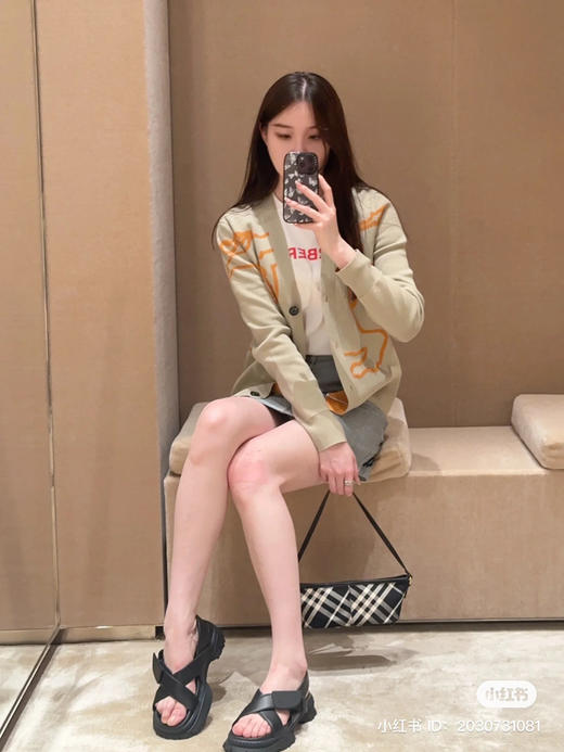 115-4原价680 极限亏清无退换 BB战马骑士 对比撞色 特种纱线开衫 蓝色肩线 自留L 商品图11