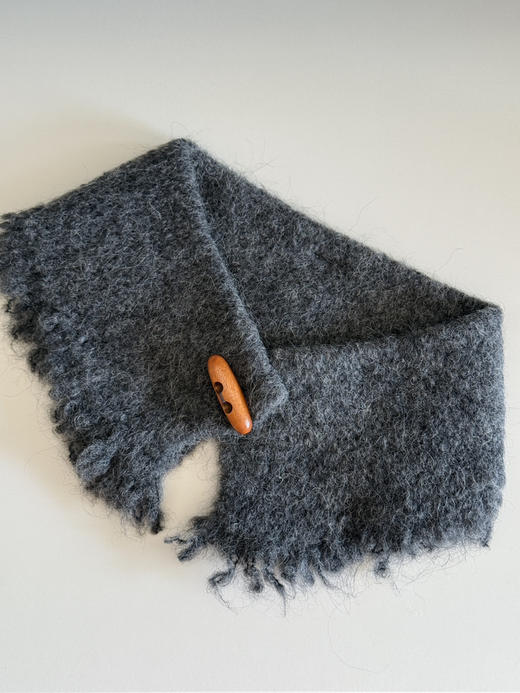 松软羊驼毛围脖｜交叉牛角木扣流苏围巾【包邮+三天无理由退换】 商品图3