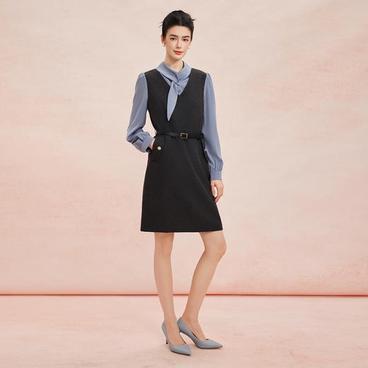 RE810斯尔丽26新款假两件式V型领马甲连衣裙搭配可爱衬衫H身形连衣群 商品图8