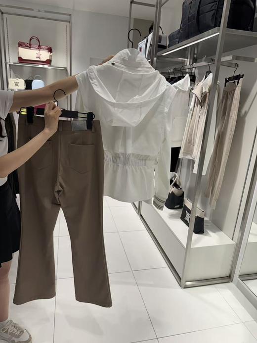 Anew家新款早秋女士背心来啦！渠道高品质感叹❗️偏薄面料材质，很舒爽，很有型，面料订制客供，市场无半点现货可能，你们可以放大了看一下质感肌理，非常美！ 商品图2