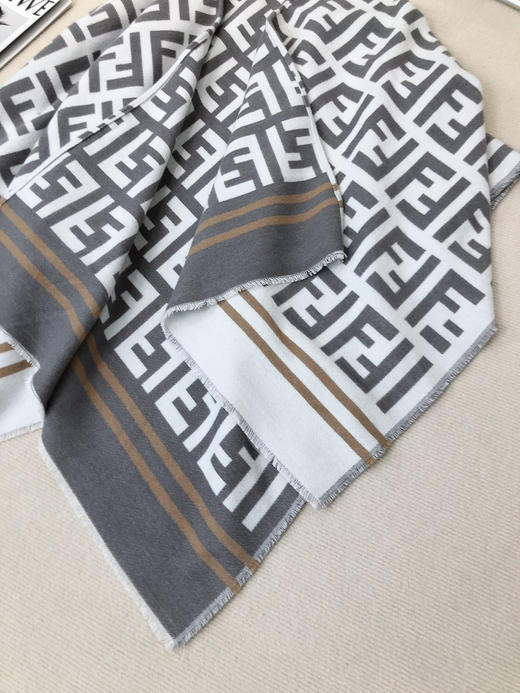 秋冬特惠💰170 芬迪围巾斗篷 商品图7