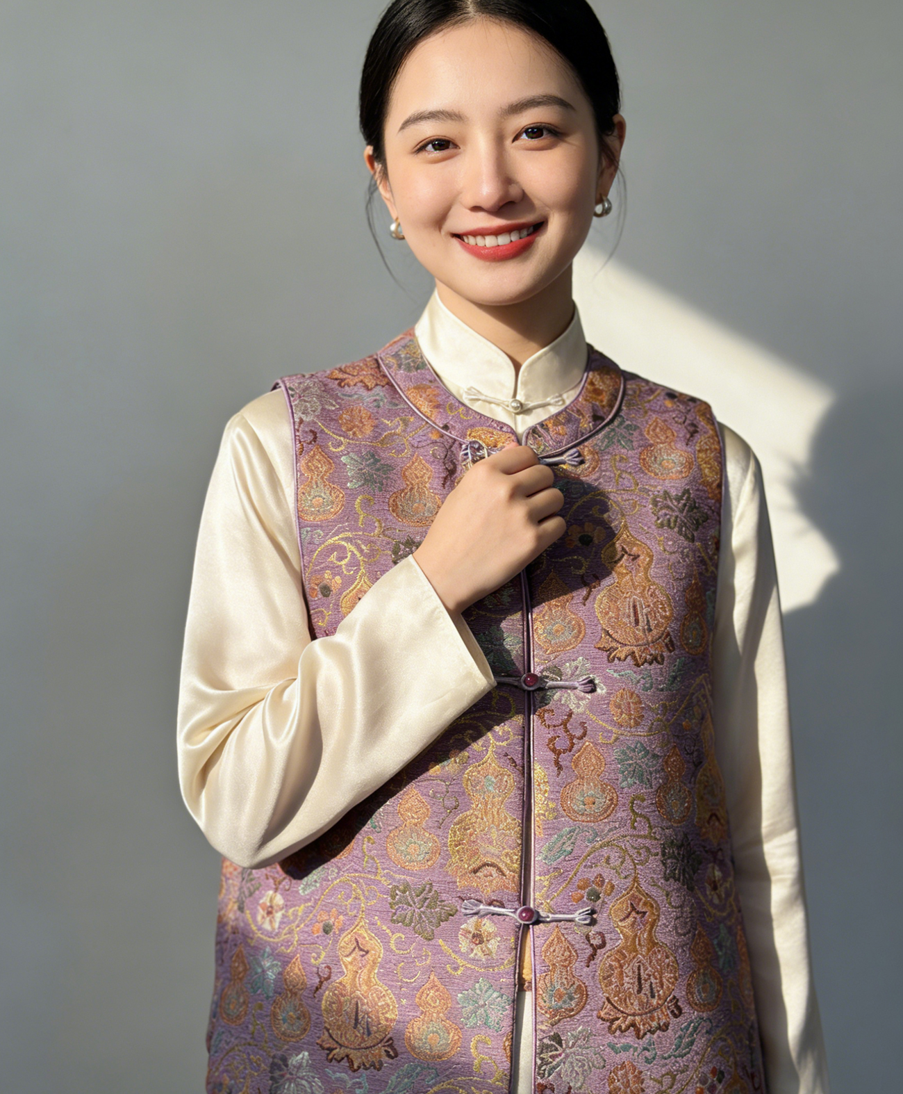 【3-7天发货】新中式夹棉马甲 ， 高级感十足的吉祥花纹，让人一眼沦陷的东方高级感。（2.4停运，3月初恢复）