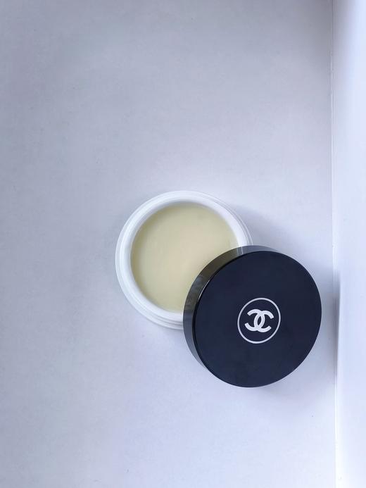 香奈儿山茶花唇膜 干唇爱撕嘴皮的救星白天当唇膏 晚上厚涂当唇膜 滋润度好 10g  QM 商品图5