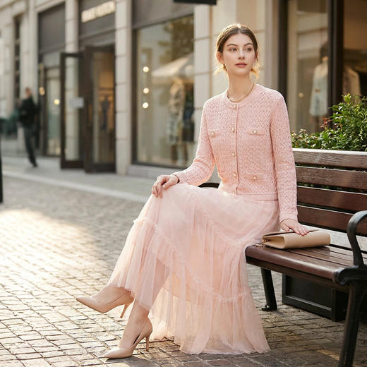 「自」全新升级【铂金会员514/天猫699/差价185】(99343)洛诗琳2026春季法式高级感小香风开衫高腰网纱半身裙两件套 商品图1