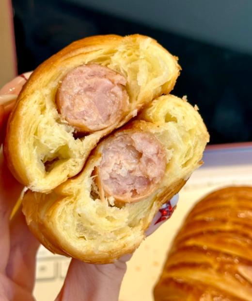 【还口以酥皮烤肠卷，😋一口满足你对点心与肉食的双重渴望】✅真材实料：70%黑猪肉含量，精选猪后腿肉🍗✅匠心工艺：24层手工开酥，安佳黄油制作 商品图1