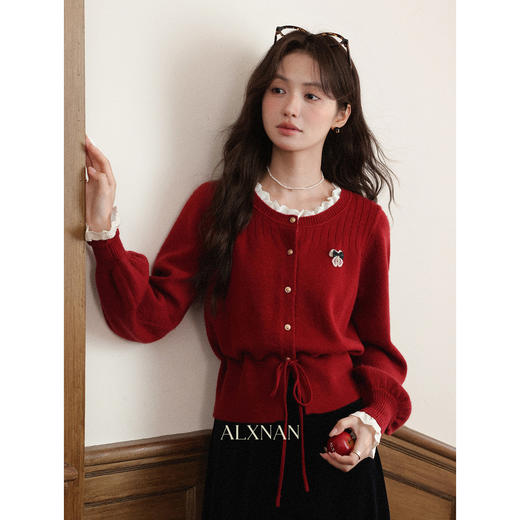 鹿向南「白茶甜」杏色针织衫女慵懒秋冬上衣新款毛衫独特长袖毛衣 商品图3