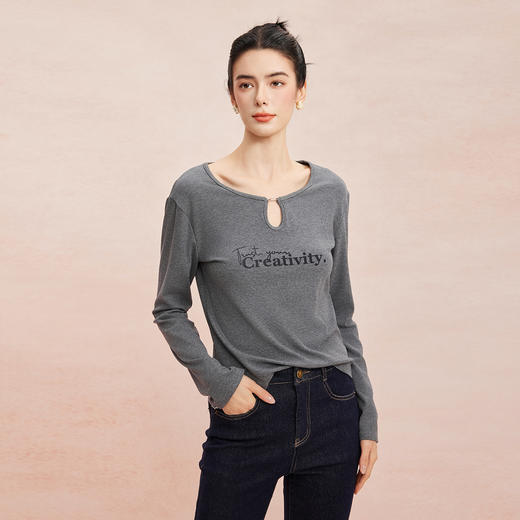 RE700斯尔丽2026新款春季长袖T恤简约百搭时尚可单穿可内搭字母T上衣 商品图4