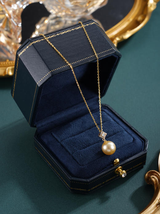 子佩集【鎏光秘语】G18K珍珠惜王妃吊坠【KP25025】10.5mm珠海水珠金色四芒星方块镀金（不含链）2601 商品图2