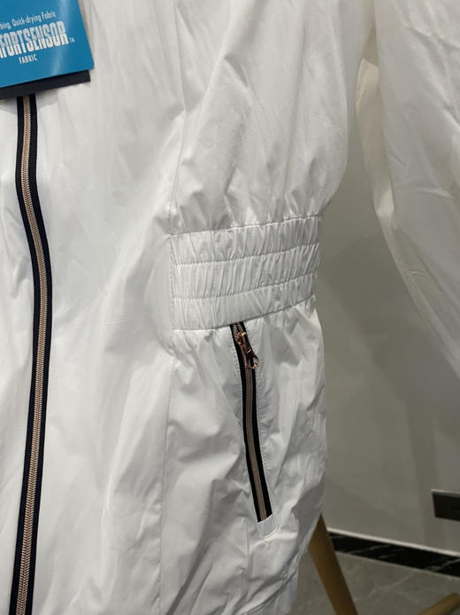 全新女士林德伯格防晒外套S码秒杀价只要149元 商品图3