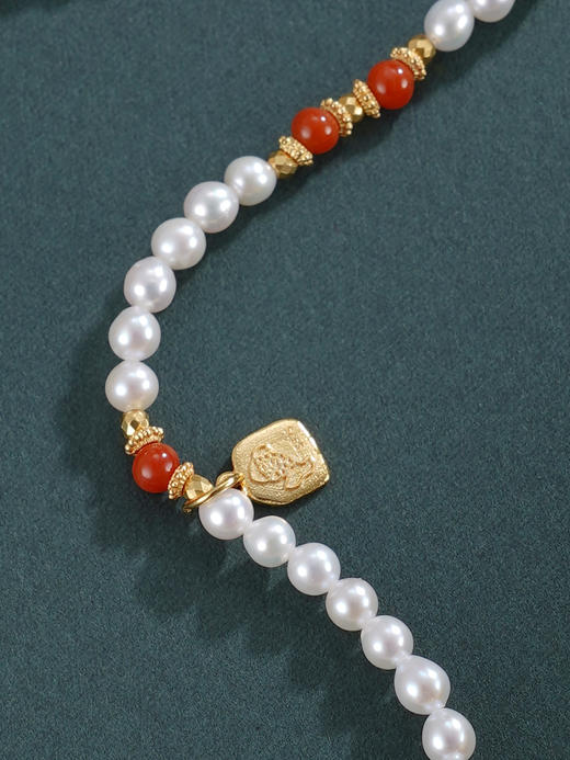 子佩集【福蕴长华】银S925珍珠惜王妃手链【QNS0007】3mm珠镀金南红方块2601 商品图7