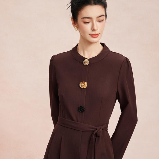 RE808斯尔丽2026春季新款修身显瘦设计感装饰扣约会着装连衣裙 商品图4