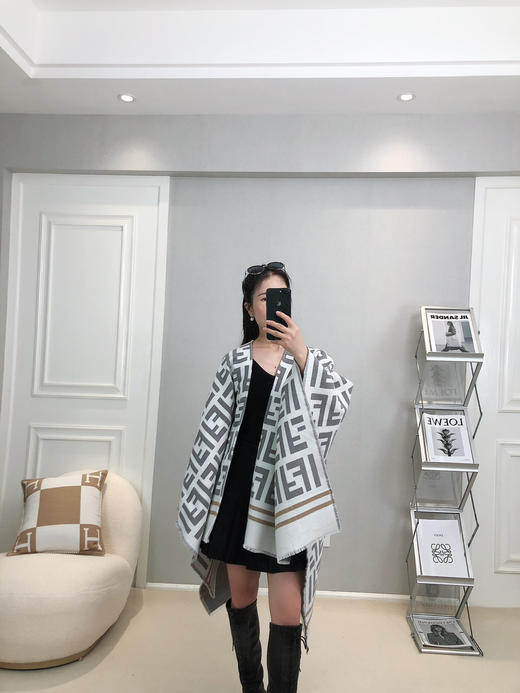 秋冬特惠💰170 芬迪围巾斗篷 商品图2