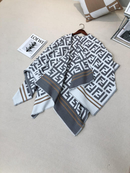 秋冬特惠💰170 芬迪围巾斗篷 商品图6