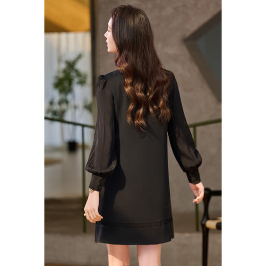 高支醋酸小黑裙 春夏专属双料设计 透气不闷汗 利落廓形 触感凉滑透气 米思阳2026春季新款赫本风复古醋酸小黑裙长袖连衣裙5045 商品图5