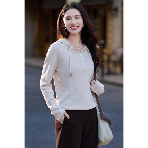 柔润绒感连帽针织衫 复合羊毛混纺 贴合身形却不紧绷 久穿不松垮 贴肤穿软乎不扎 米思阳2026春季新款连帽抽绳慵懒休闲长袖上衣女1846 商品图5