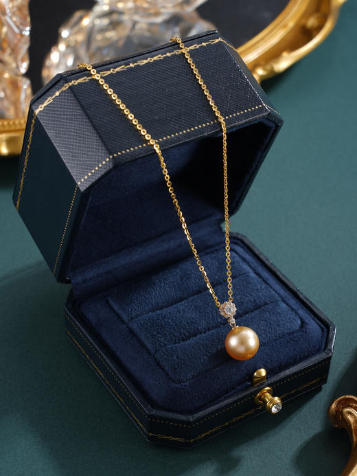 子佩集【光华蕴秀】G18K珍珠惜王妃吊坠【P210145】10.7mm珠海水珠金色星点花朵镀金（不含链）2601 商品图4