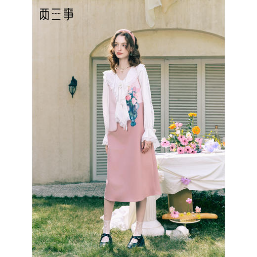 两三事 风荷水露 2026春季新款甜美拼色印花无袖背心裙连衣裙 商品图0
