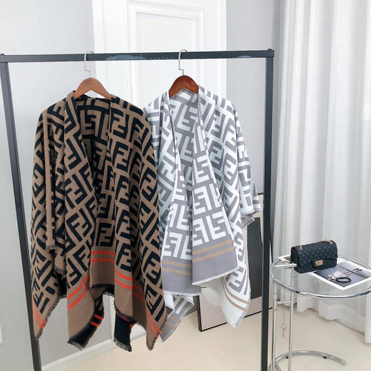 秋冬特惠💰170 芬迪围巾斗篷 商品图5