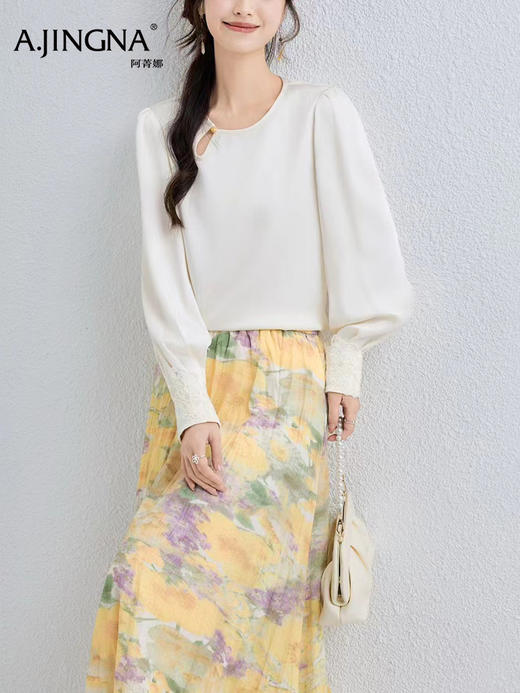 【温柔感缎面】阿菁娜春季新款温柔感缎面衬衫新中式镂空设计光泽面料显贵气 尽显内敛东方韵味F31C201003 商品图0