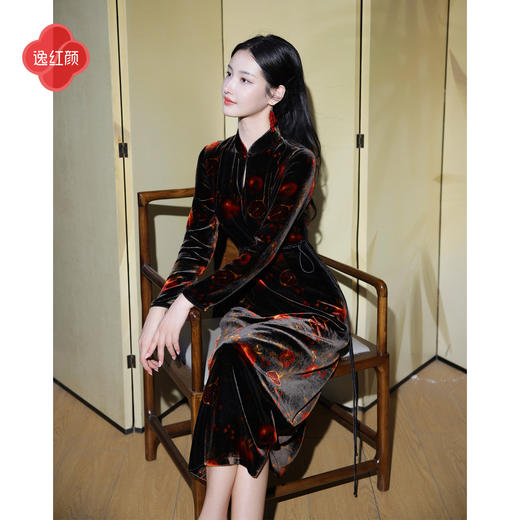 逸红颜丹聆2026冬新《新年战袍》圣诞春节真丝绒新中式a摆旗袍女 商品图0